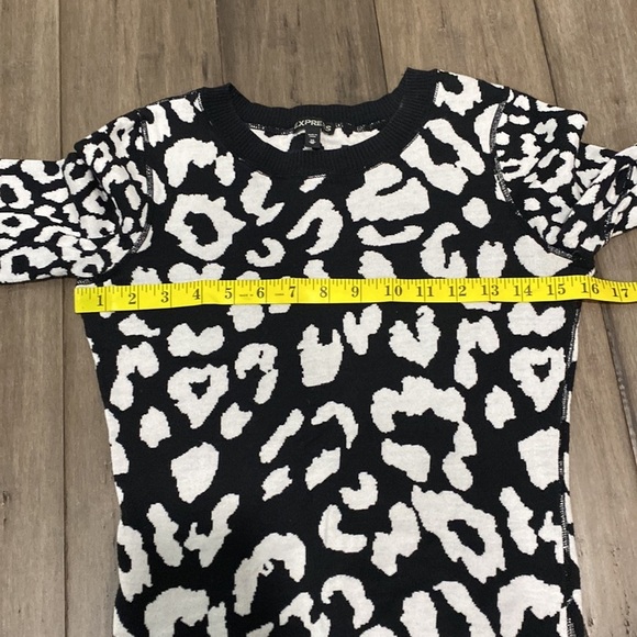5 for $25 Express cheetah print animal print sweater black white - Picture 6 of 7